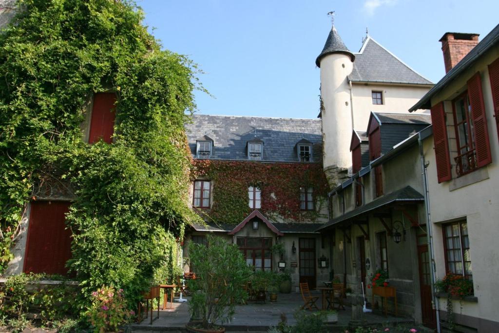 Castel Hotel 1904 Saint-Gervais-dʼAuvergne Εξωτερικό φωτογραφία